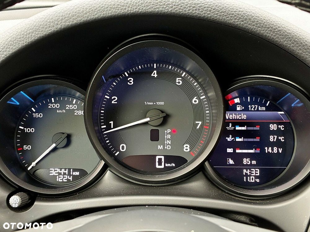 Porsche Macan - 24