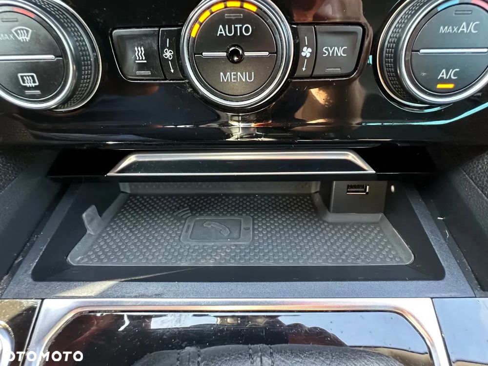 Volkswagen Passat Variant 2.0 TDI SCR DSG Highline - 34