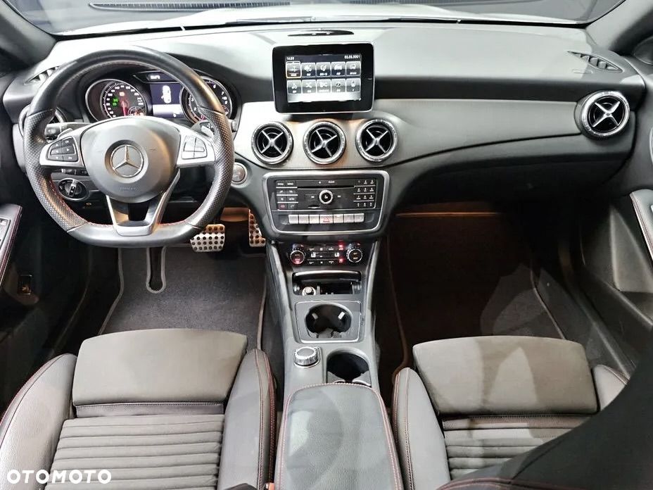 Mercedes-Benz CLA 220 4Matic 7G-DCT AMG Line - 8