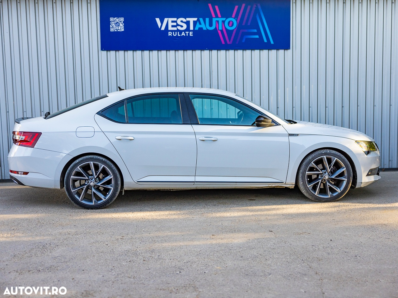 Skoda Superb 2.0 TDI DSG Sportline - 18