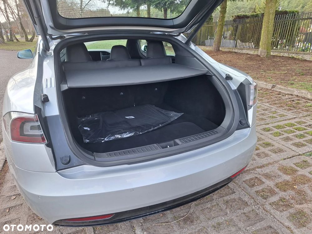 Tesla Model S - 3