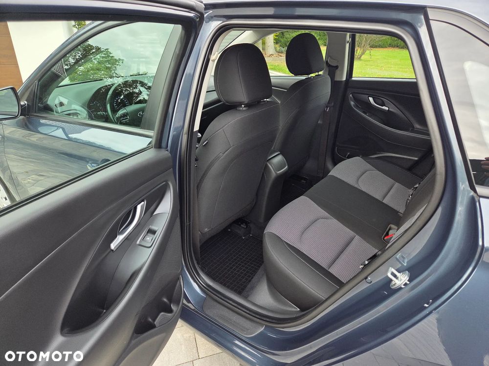 Hyundai i30 1.5 DPI Classic + - 27