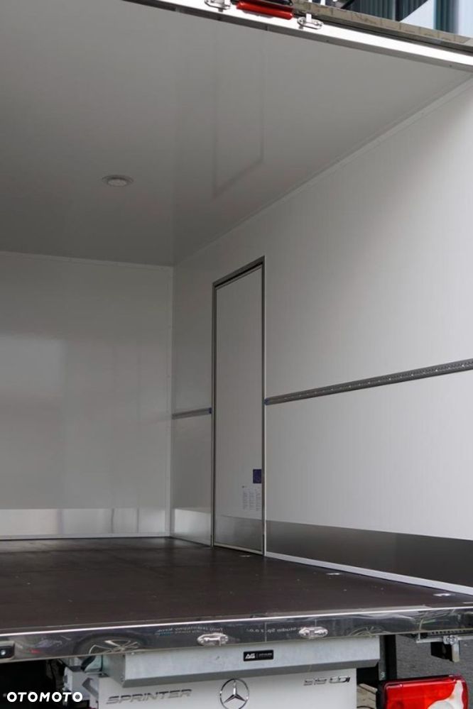 Mercedes-Benz Sprinter - 22