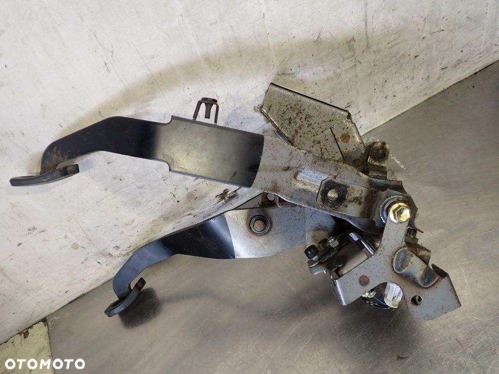 PEDAŁ SPRZĘGŁA HAMULCA SUZUKI GRAND VITARA II 1.9 - 6