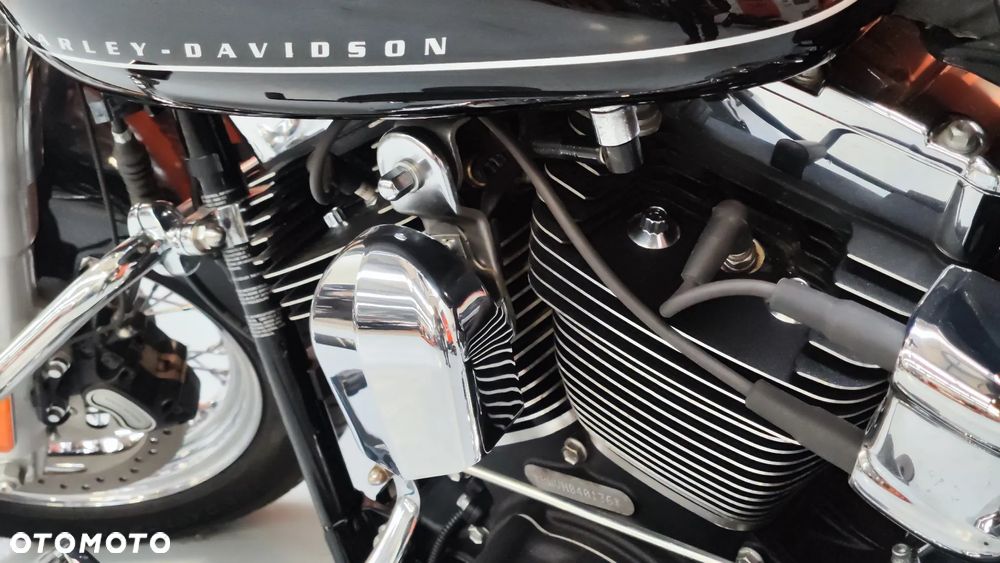 Harley-Davidson Softail Custom - 30