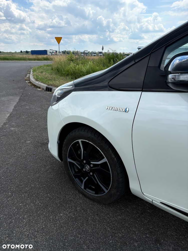 Toyota Yaris Hybrid 100 Premium - 13