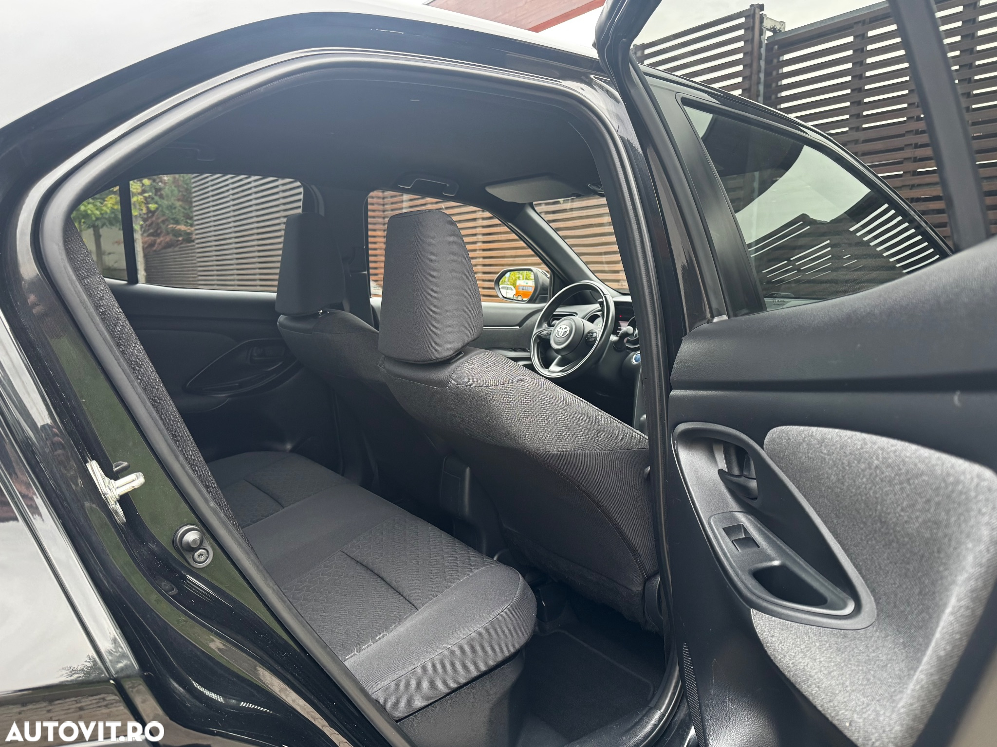 Toyota Yaris Cross 1.5 VVT-i HSD 4x4 Exclusive Elegant - 24