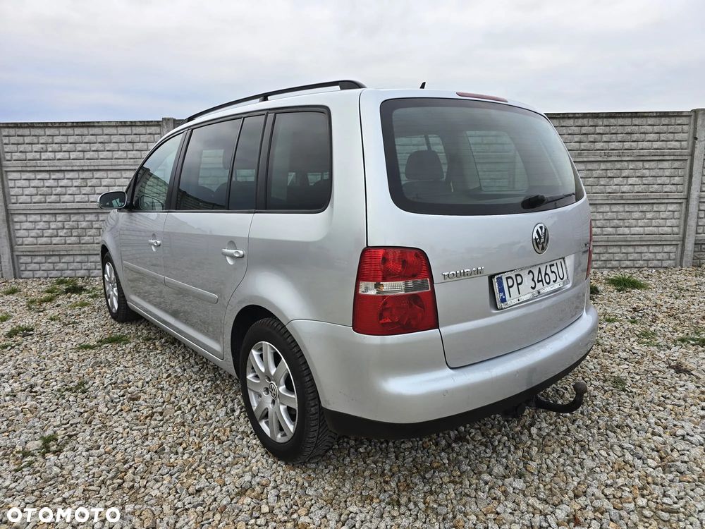 Volkswagen Touran 2.0 TDI Trendline DSG - 3