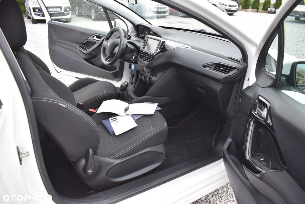 Peugeot 208 - 10