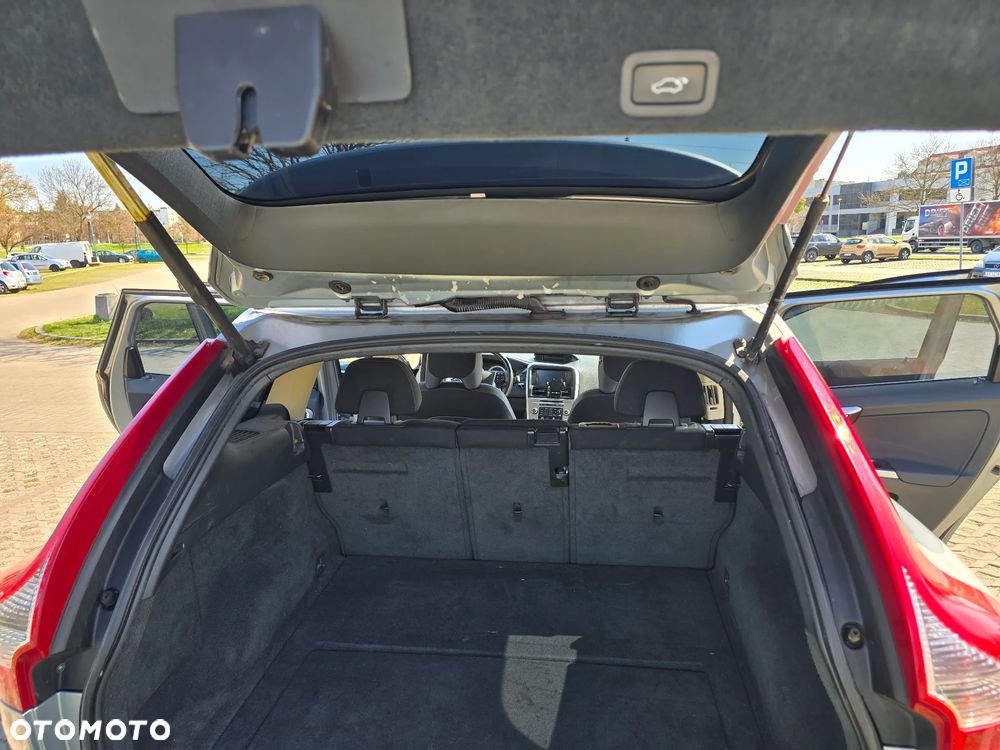 Volvo XC 60 2.4D AWD Momentum - 19