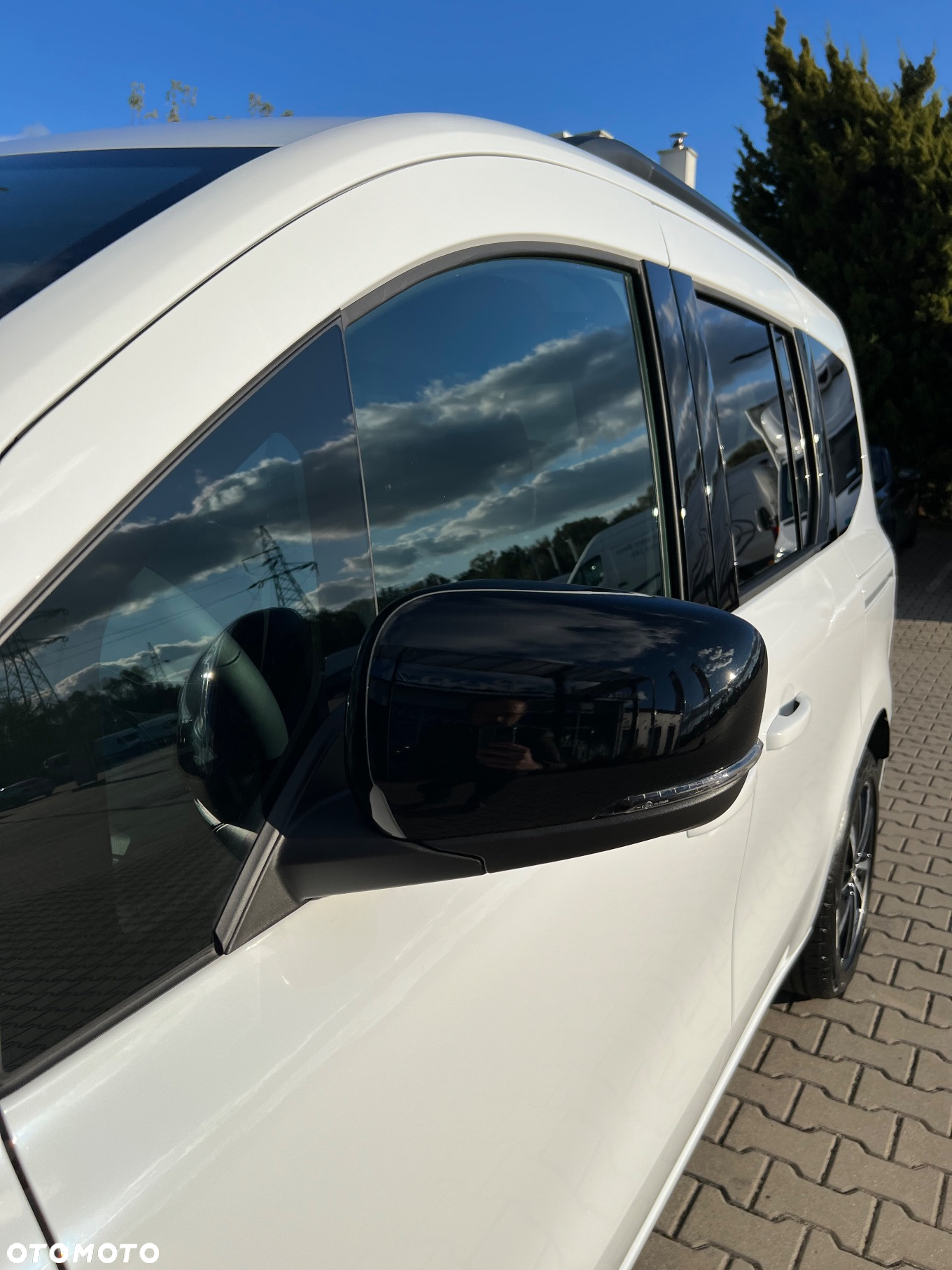 Mercedes-Benz EQT - 37