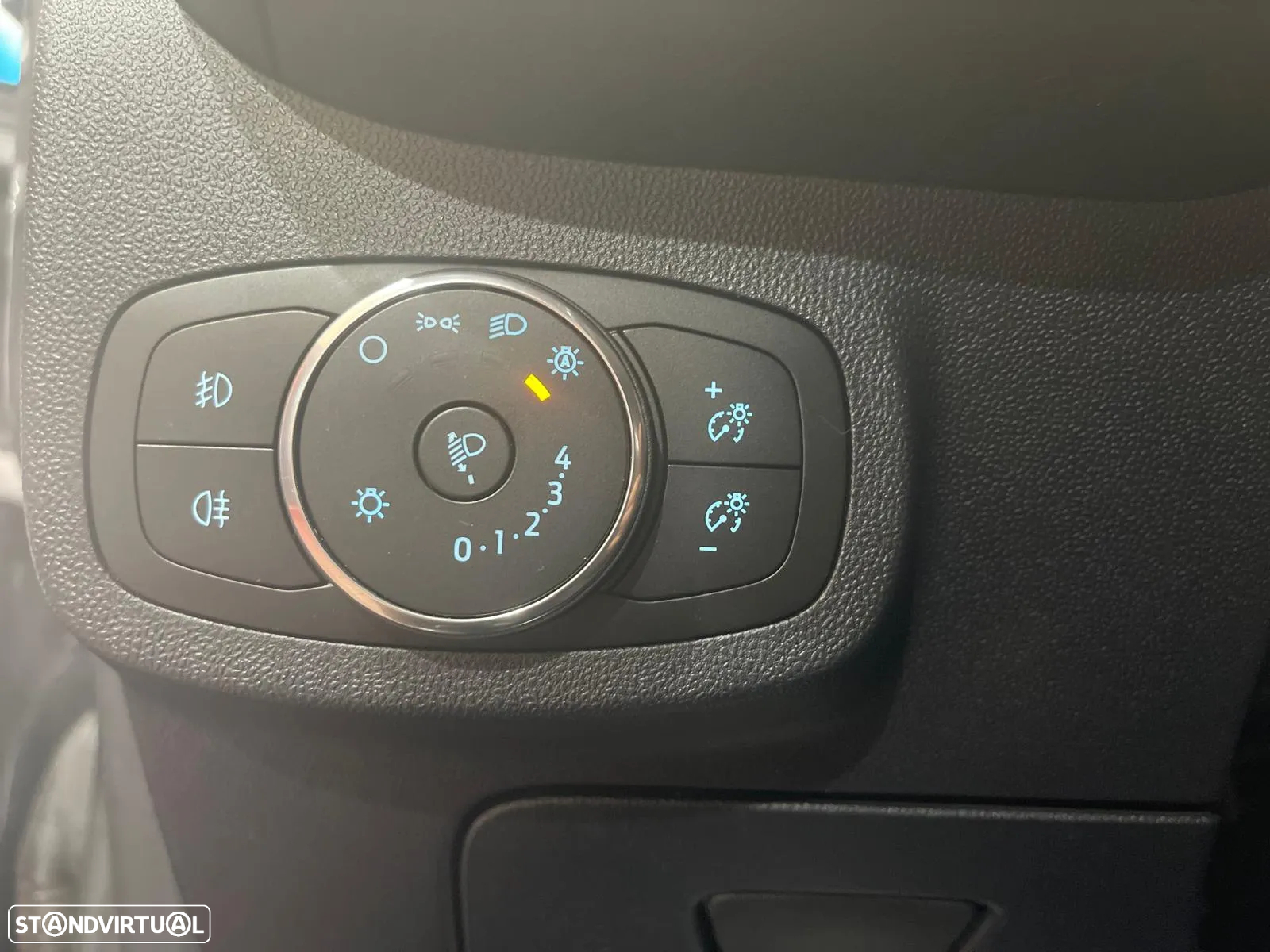 Ford Fiesta 1.0 EcoBoost S&S TITANIUM - 44