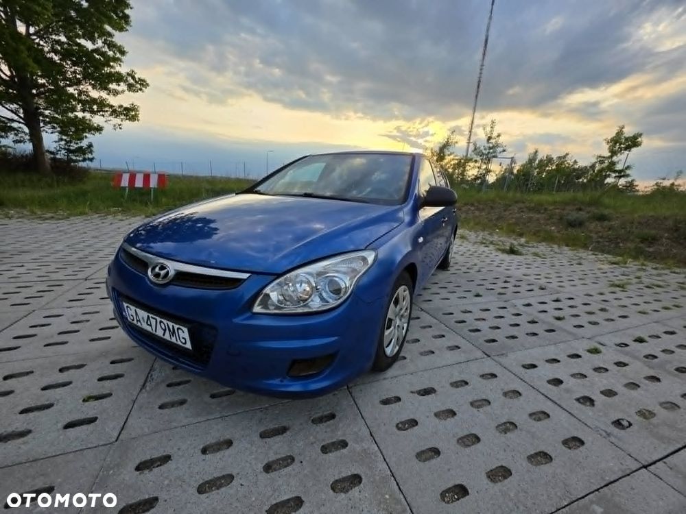 Hyundai i30 1.4 Base + - 15