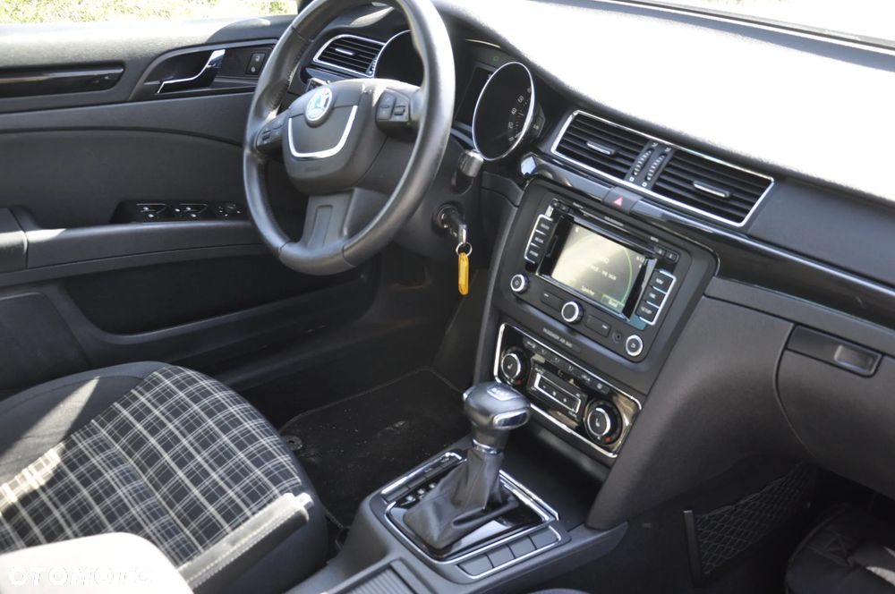 Skoda Superb 2.0 TDI DSG Exclusive - 16