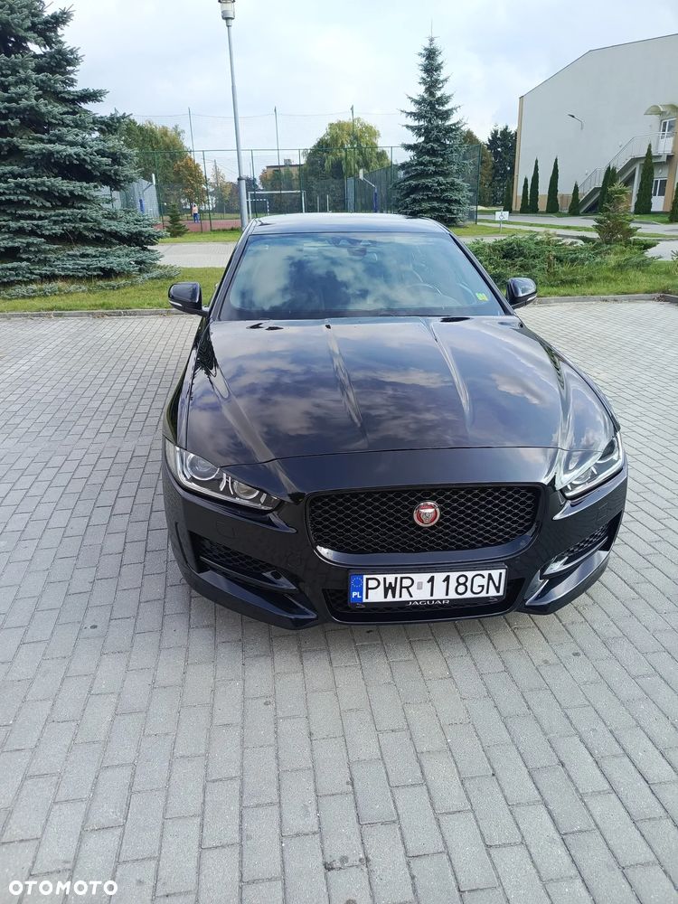 Jaguar XE 2.0 D AWD R-Sport - 39