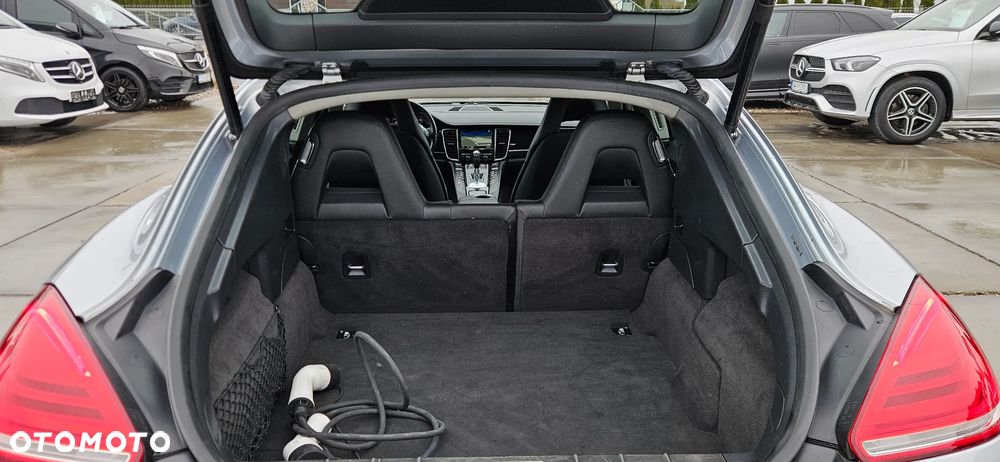 Porsche Panamera - 25