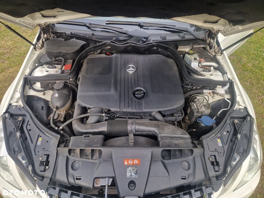 Mercedes-Benz Klasa E 250 CDI DPF Coupe BlueEFFICIENCY Avantgarde - 9