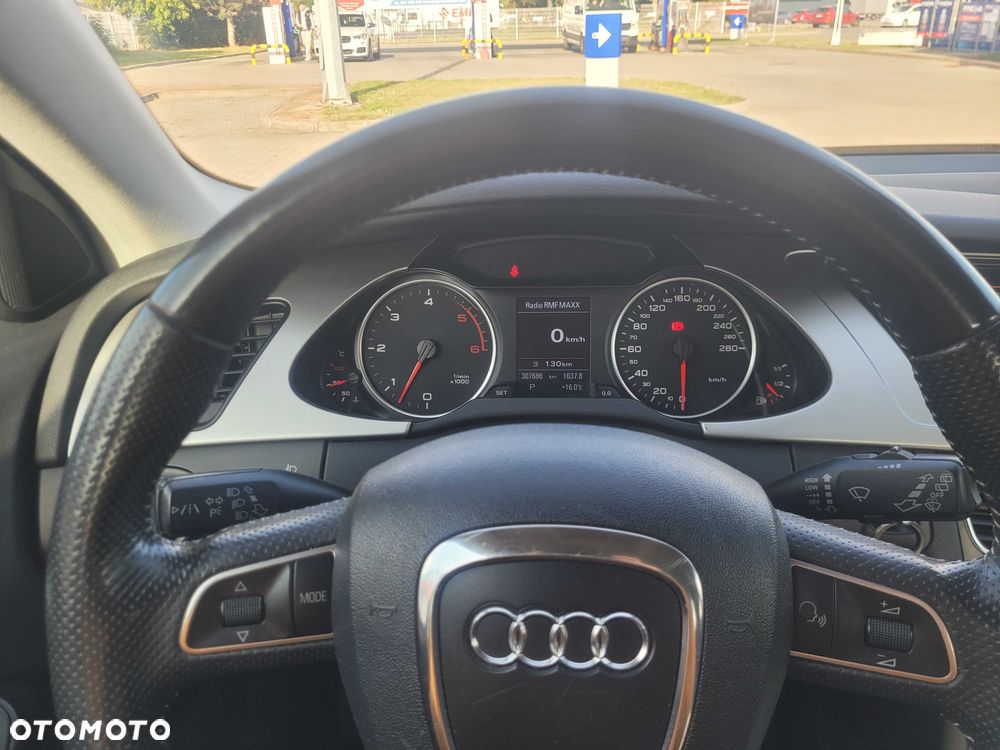 Audi A4 Limousine - 8