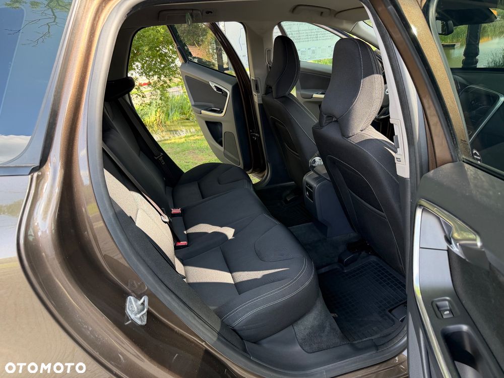 Volvo XC 60 D3 Geartronic Momentum - 24