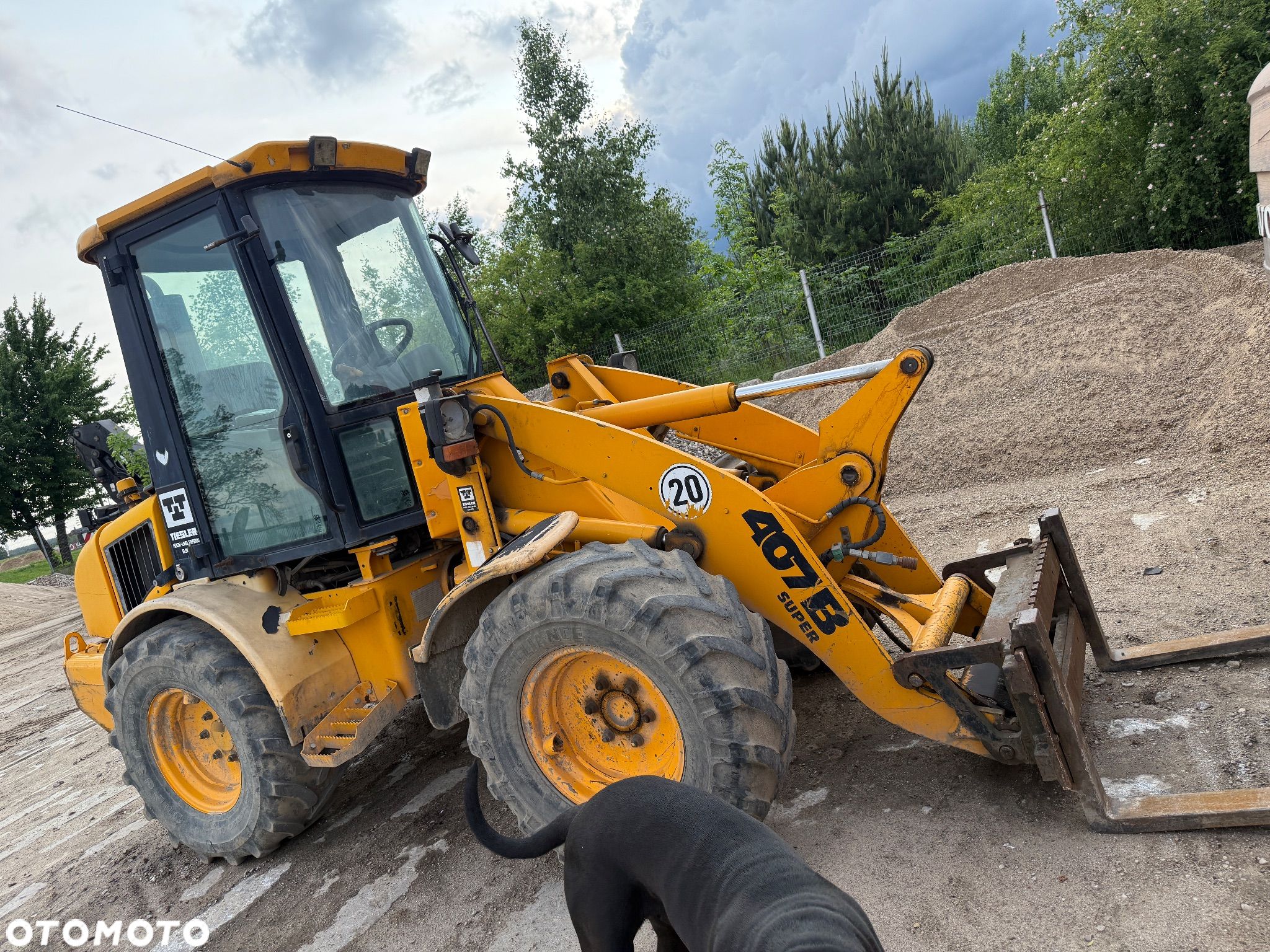 JCB 407B - 1