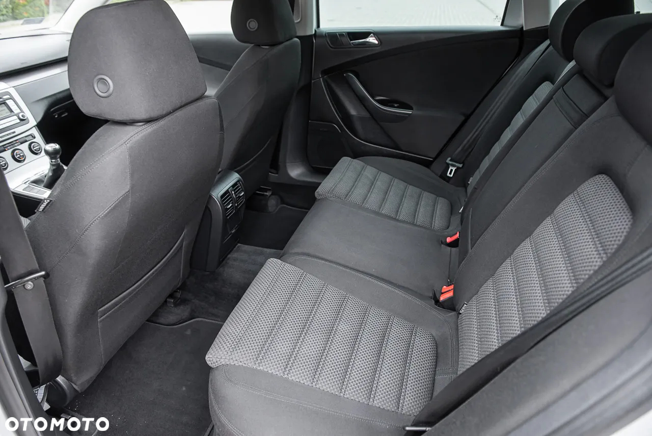 Volkswagen Passat 2.0 TDI Sportline - 23