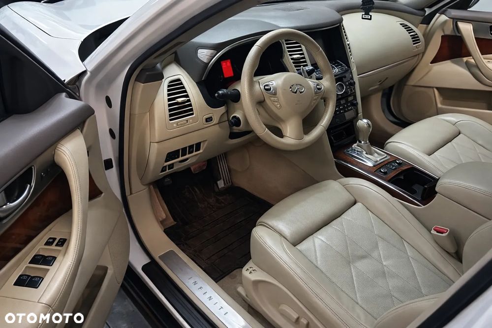 Infiniti FX FX30d GT Premium - 23