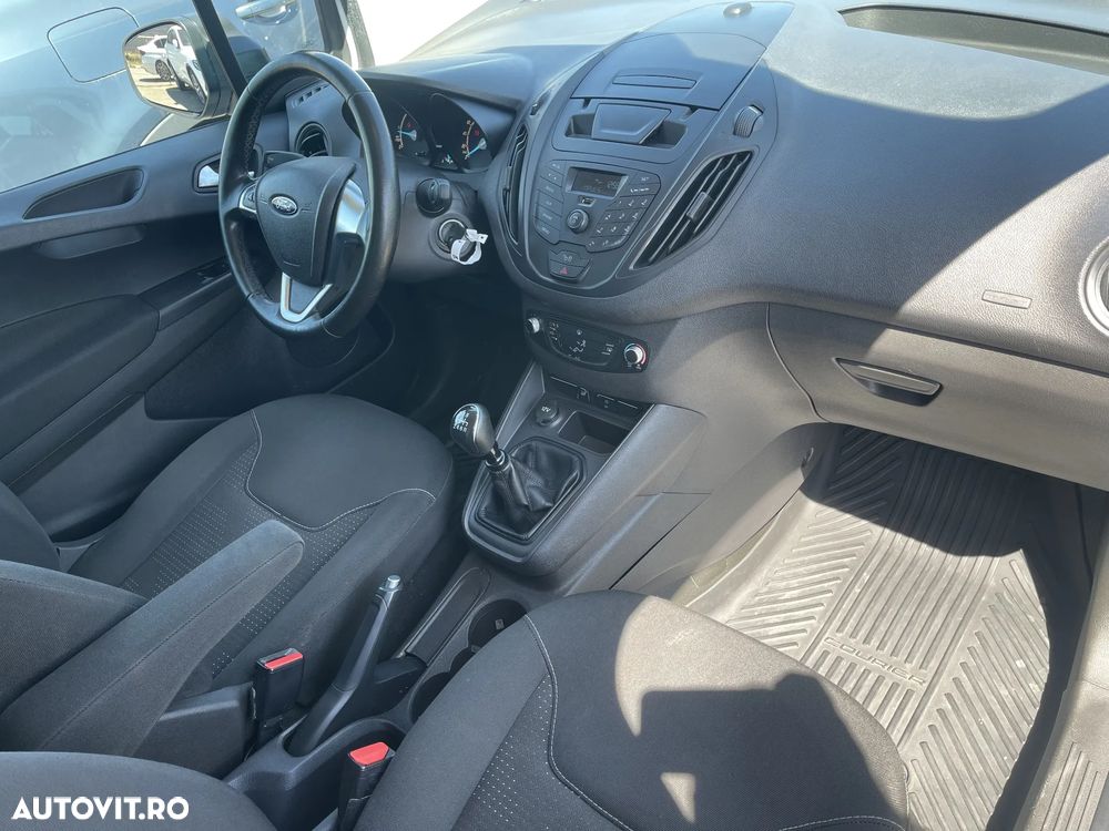 Ford Courier - 12
