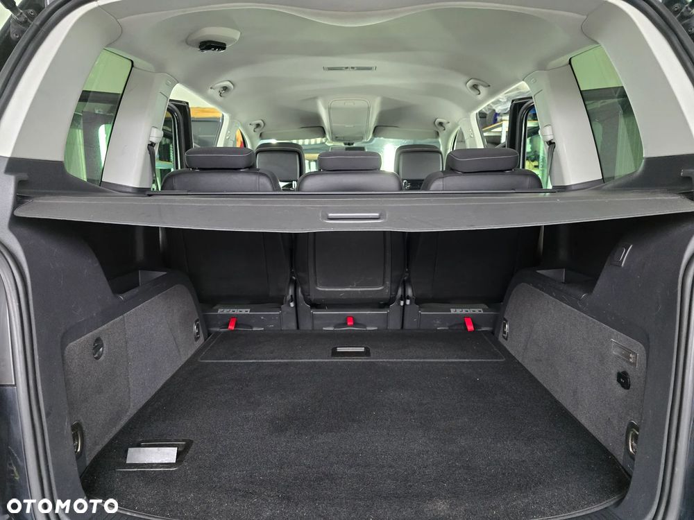 Volkswagen Touran - 37