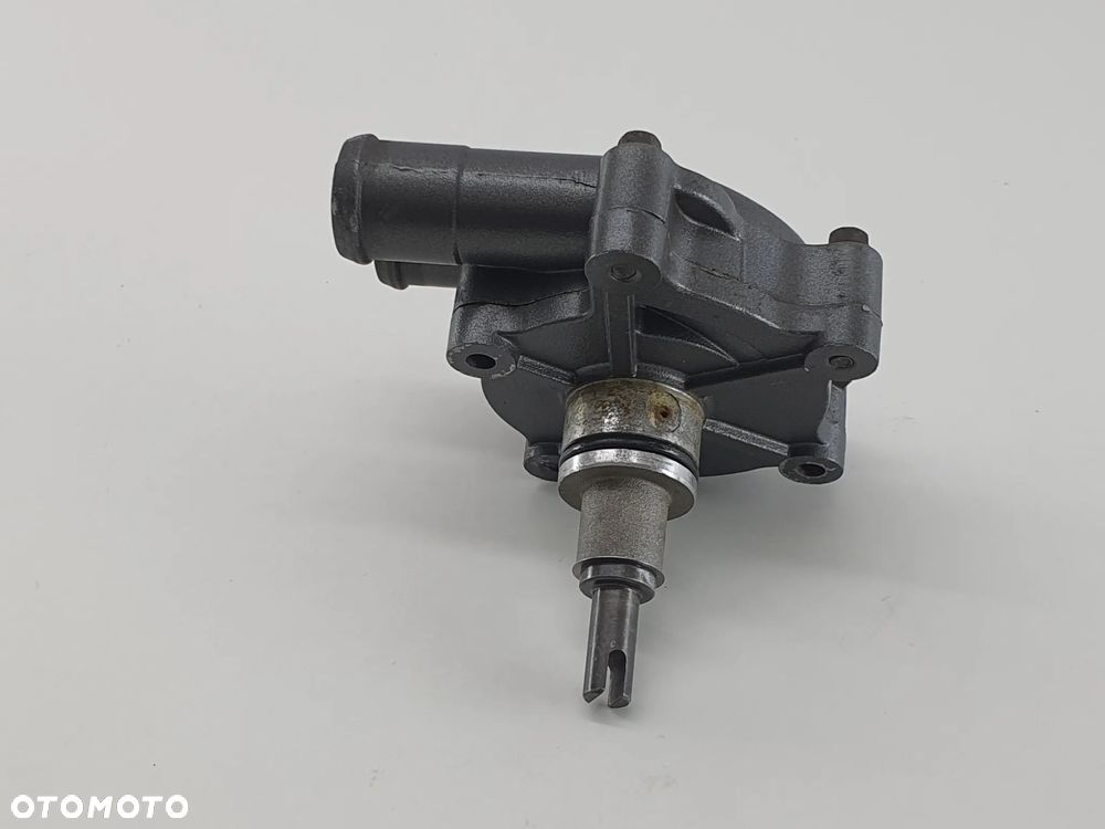 POMPA WODU OBUDOWA DEKIEL WIRNIK  BENELLI 302 - 4