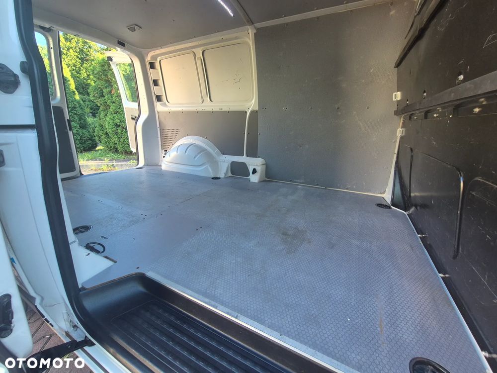 Volkswagen T5 - 23