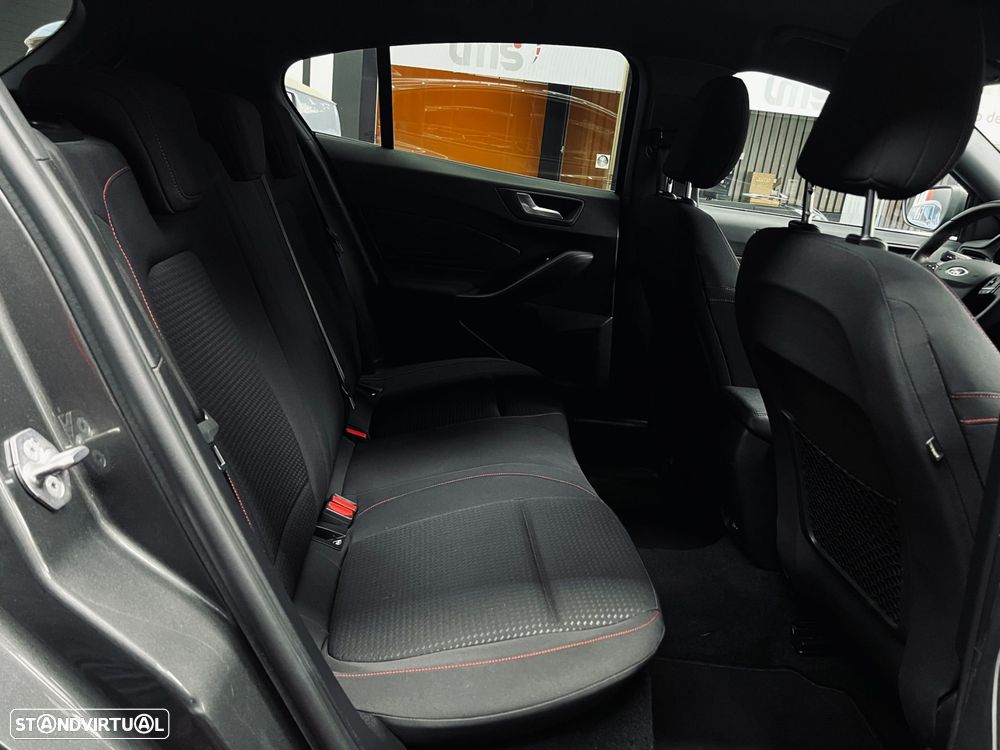 Ford Focus 1.0 EcoBoost ST-Line - 24