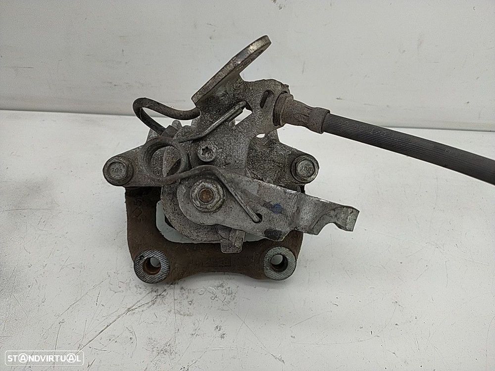 Pinça Tras Direita Seat Leon (1P1) - 2