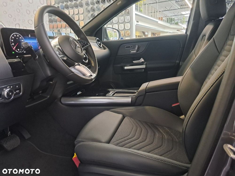 Mercedes-Benz GLA - 30