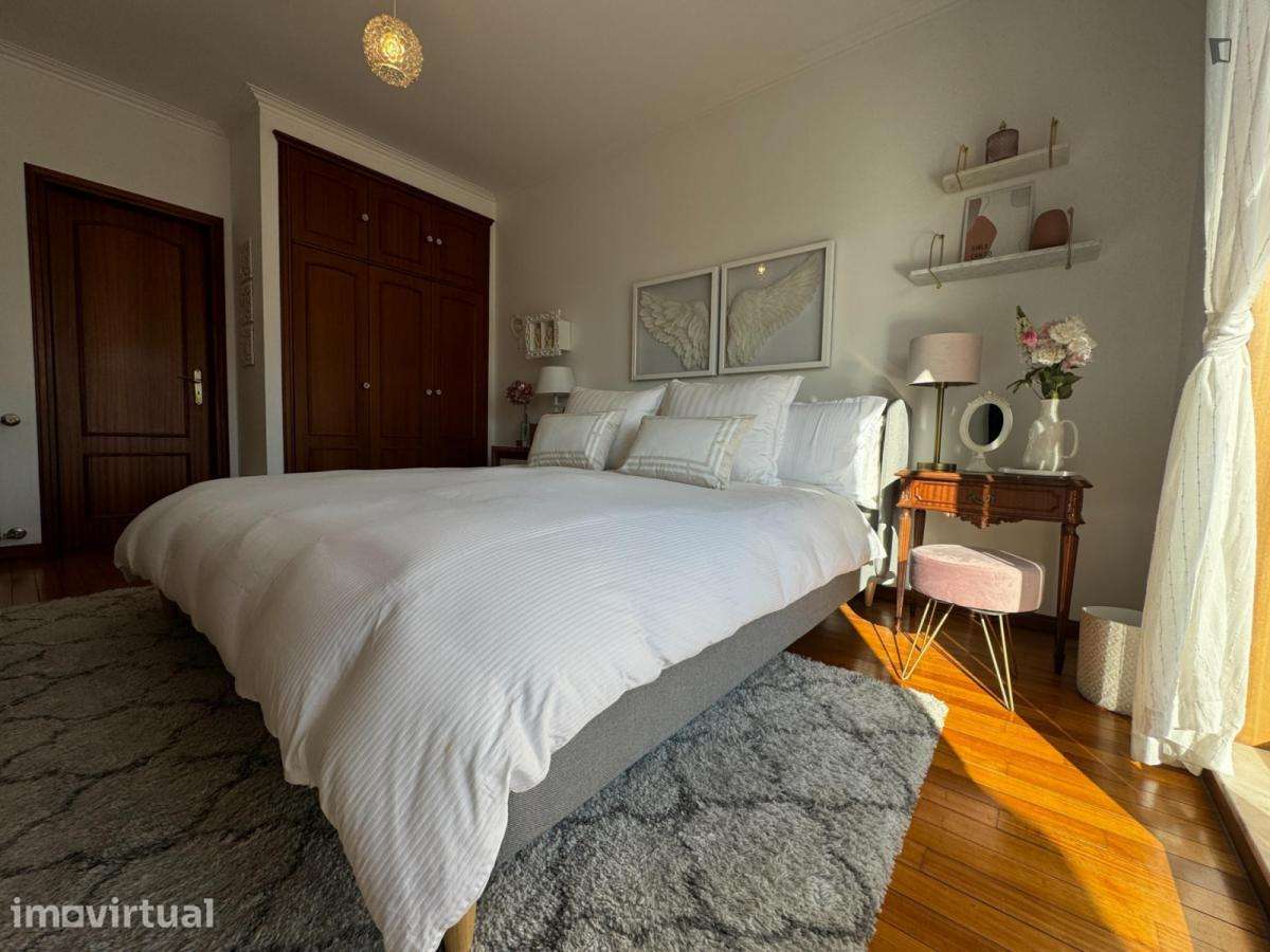 Apartamento com 2 quartos - localizado em Valadares Porto - Grande imagem: 3/23