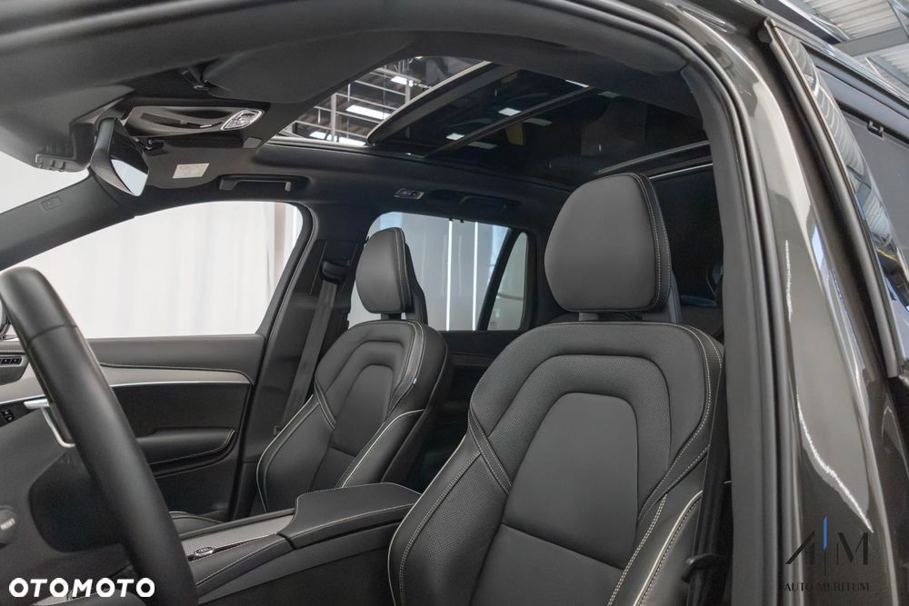 Volvo XC 90 B5 D AWD Ultimate Dark - 19
