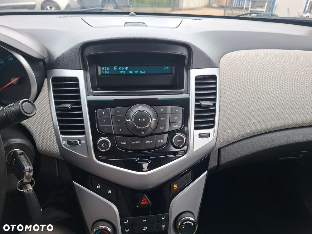Chevrolet Cruze 1.6 LS - 12