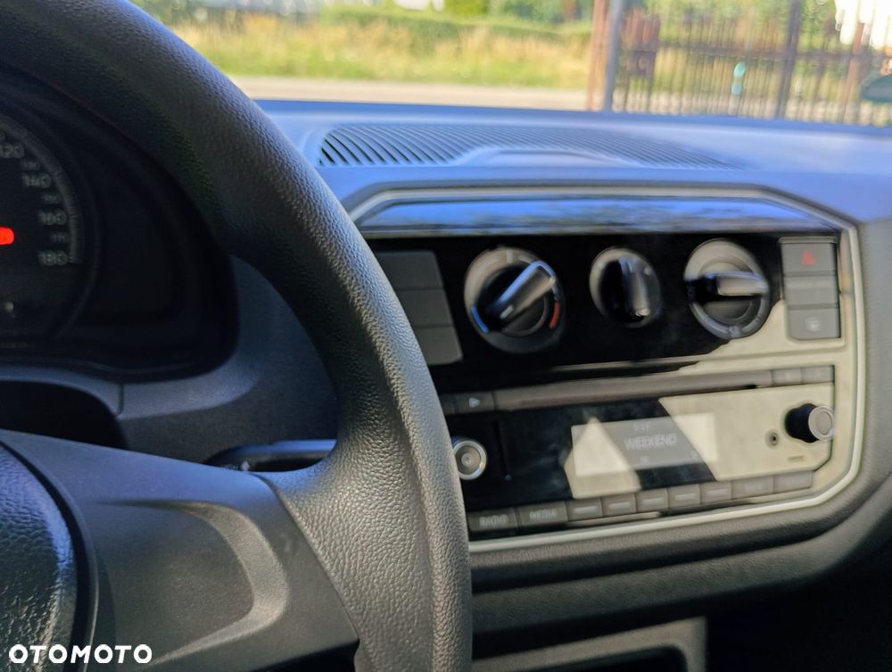Volkswagen up! 1.0 Beats - 15