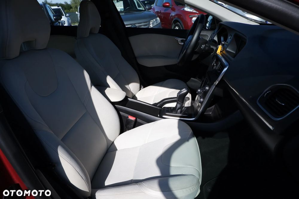 Volvo V40 D2 Momentum - 9