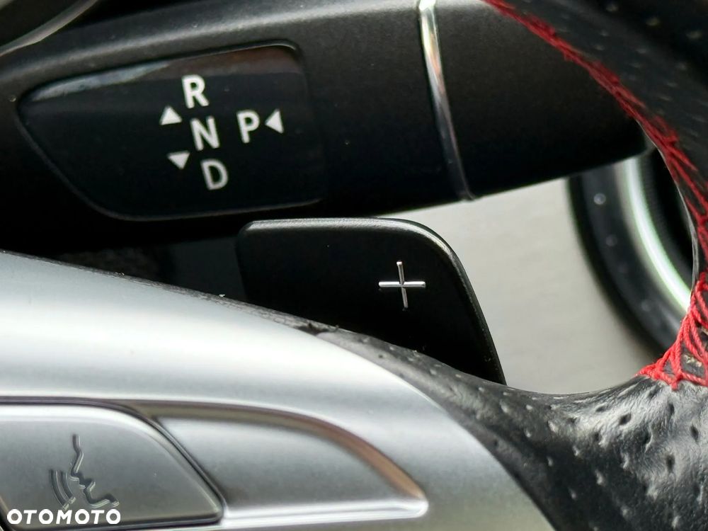 Mercedes-Benz GLA - 32