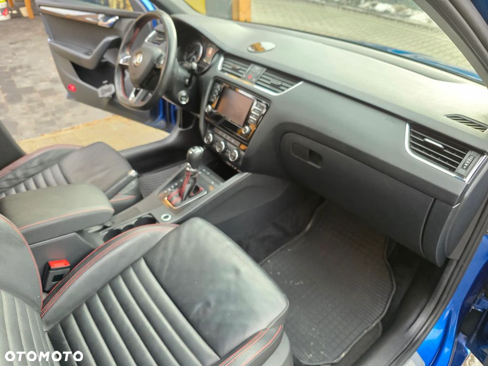 Skoda Octavia 2.0 TDI DSG RS - 23