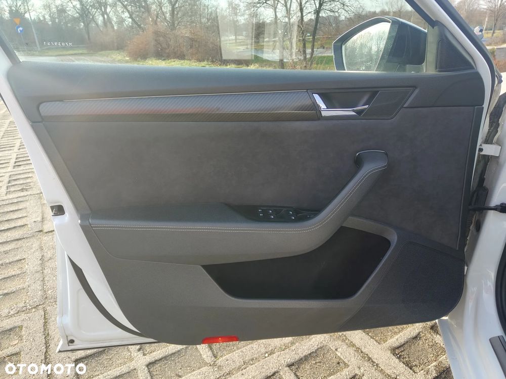 Skoda Superb 2.0 TDI SCR Sportline DSG - 23