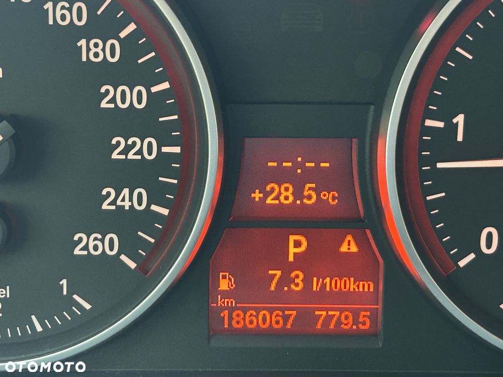 BMW X1 xDrive18d - 11