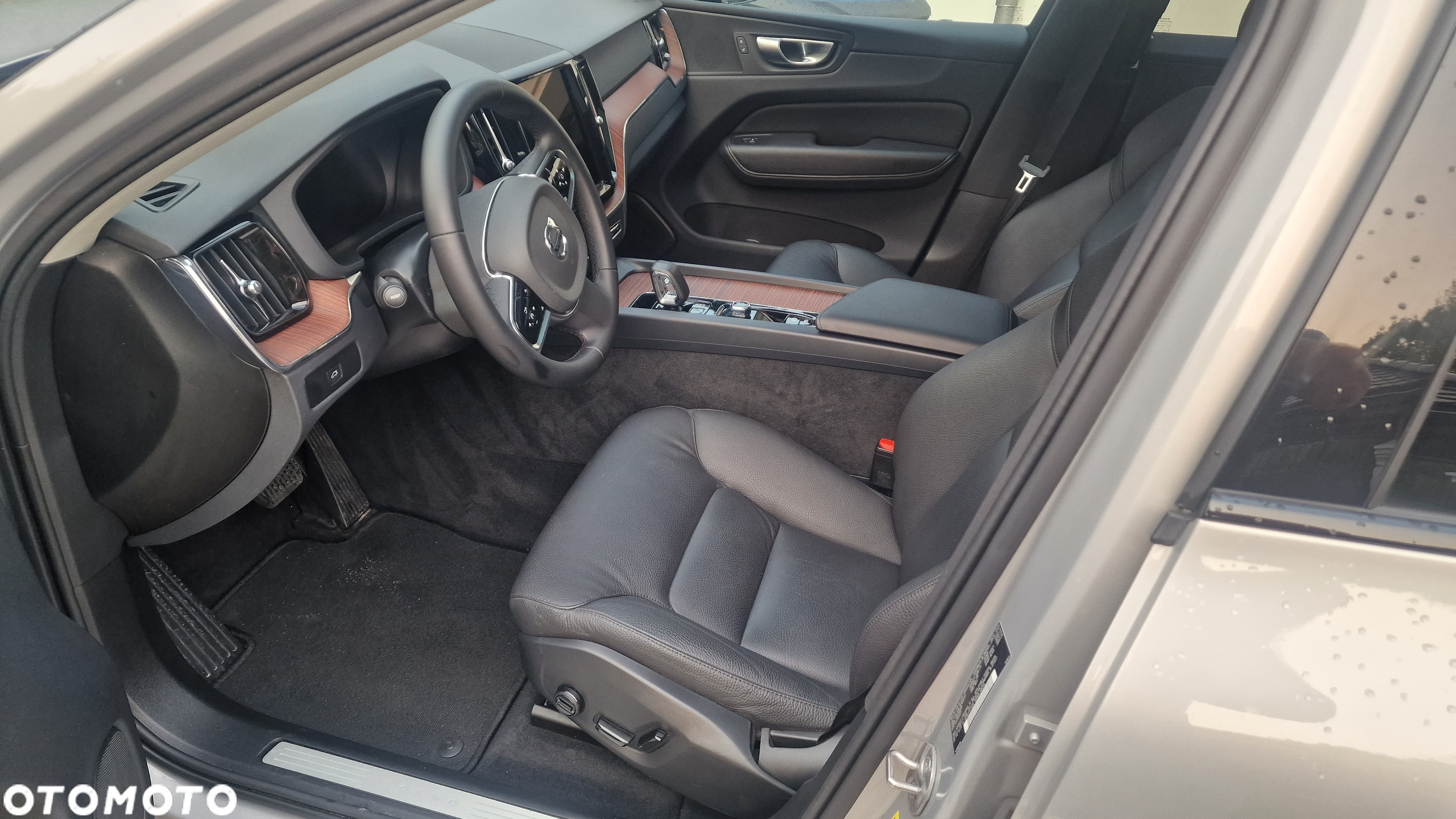 Volvo XC 60 B5 B AWD Plus Dark - 11