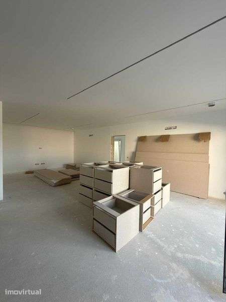 Moradia T4 geminada, térrea, com jardim e garagem em Condeixa-a-Nova - Grande imagem: 2/12