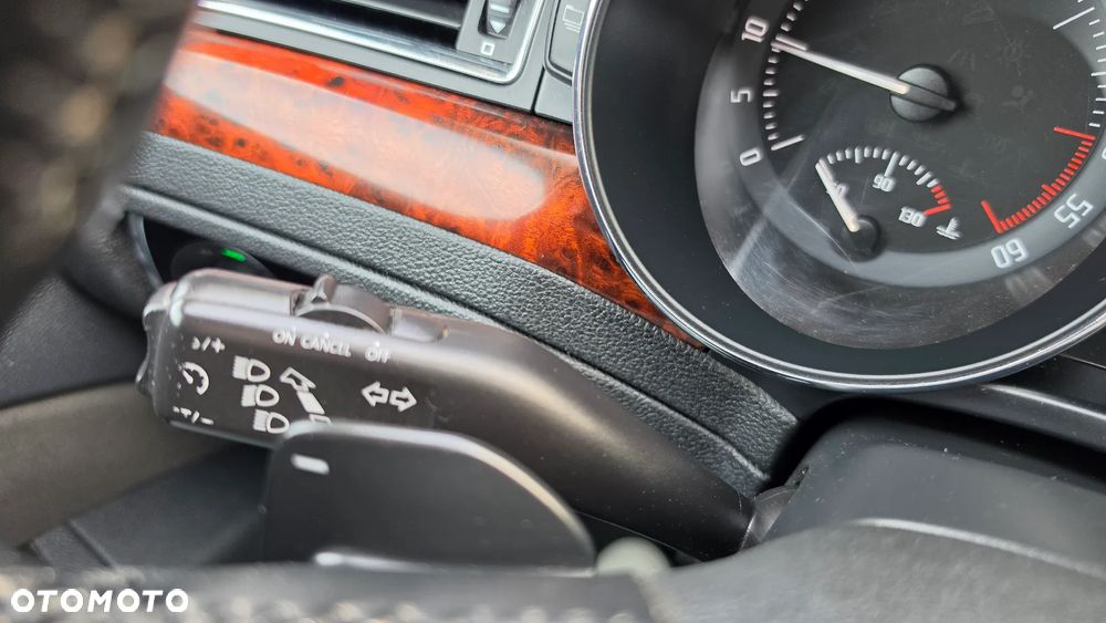 Skoda Superb 2.0 TDI DSG Elegance - 26