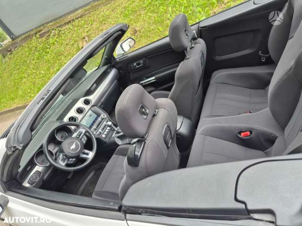 Ford Mustang - 6