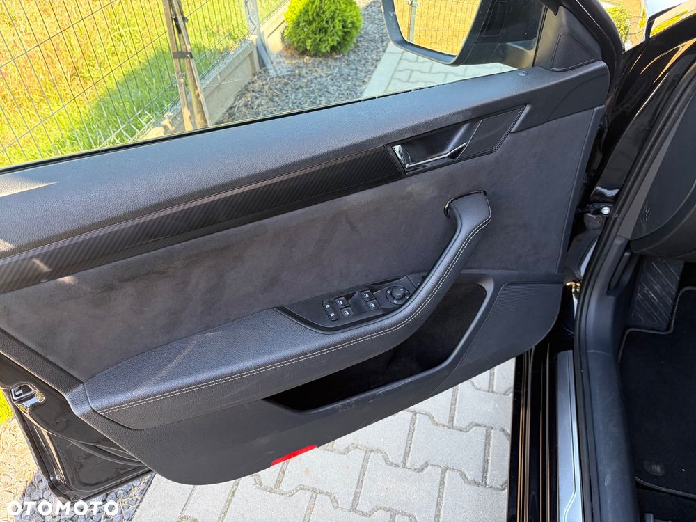 Skoda Superb 2.0 TDI DSG Sportline - 40