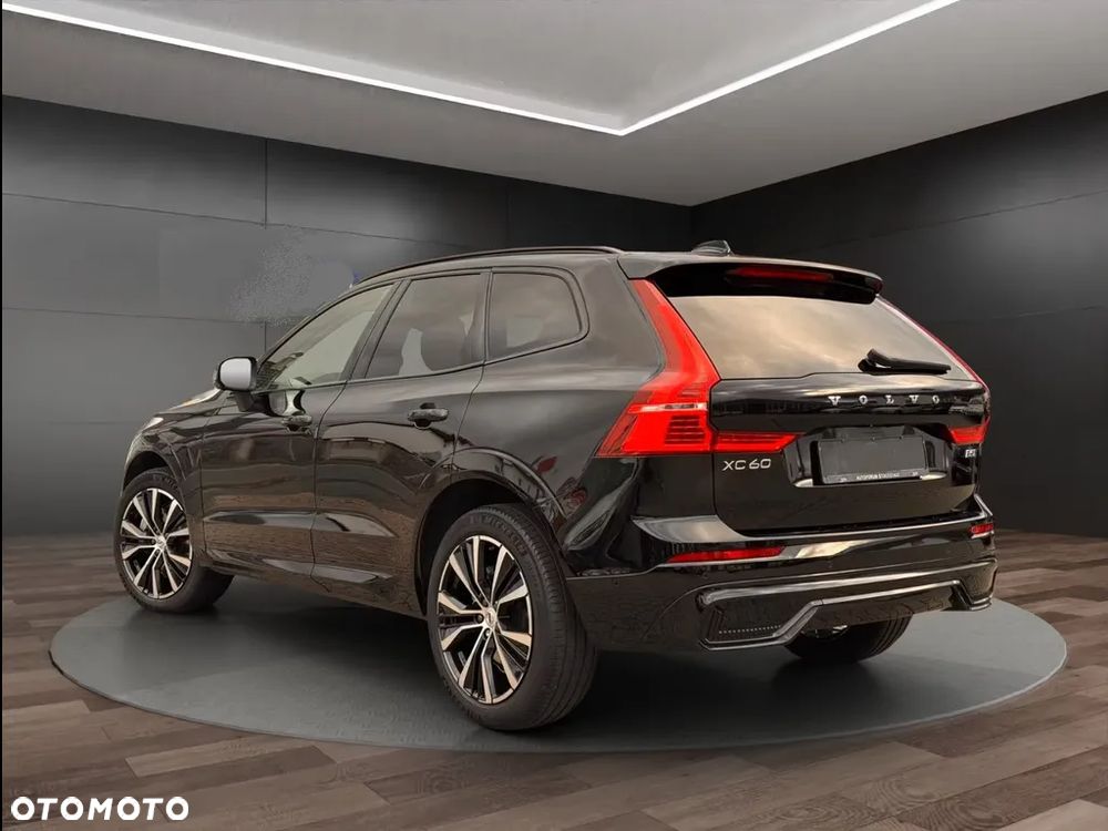 Volvo XC 60 B5 D AWD Plus Dark - 4