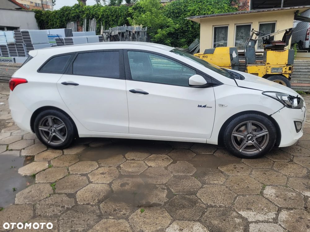 Hyundai i30 blue 1.6 CRDi YES Gold - 14