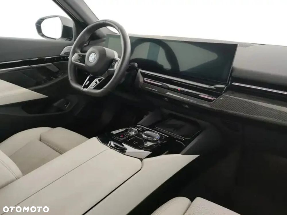 BMW Seria 5 540d xDrive mHEV M Sport - 9